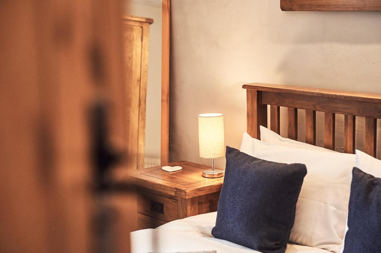 Penuwch Boathouse- Lakeside Rural Cottage Ideal For Families With Indoor Heated Pool Carmarthen Exteriér fotografie