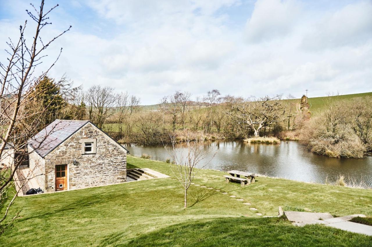 Penuwch Boathouse- Lakeside Rural Cottage Ideal For Families With Indoor Heated Pool Carmarthen Exteriér fotografie