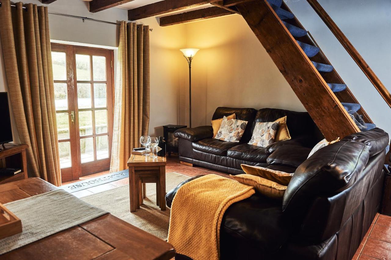 Penuwch Boathouse- Lakeside Rural Cottage Ideal For Families With Indoor Heated Pool Carmarthen Exteriér fotografie