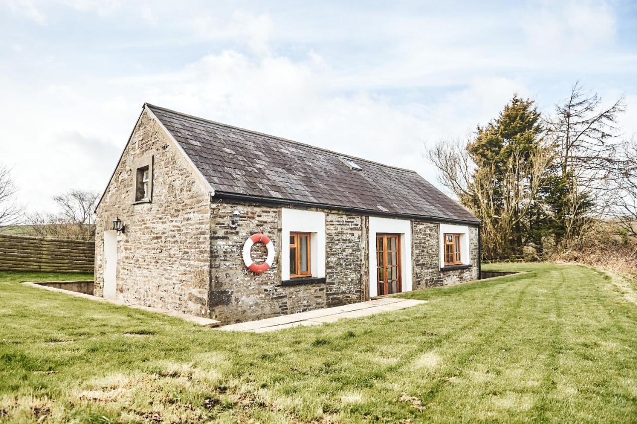 Penuwch Boathouse- Lakeside Rural Cottage Ideal For Families With Indoor Heated Pool Carmarthen Exteriér fotografie