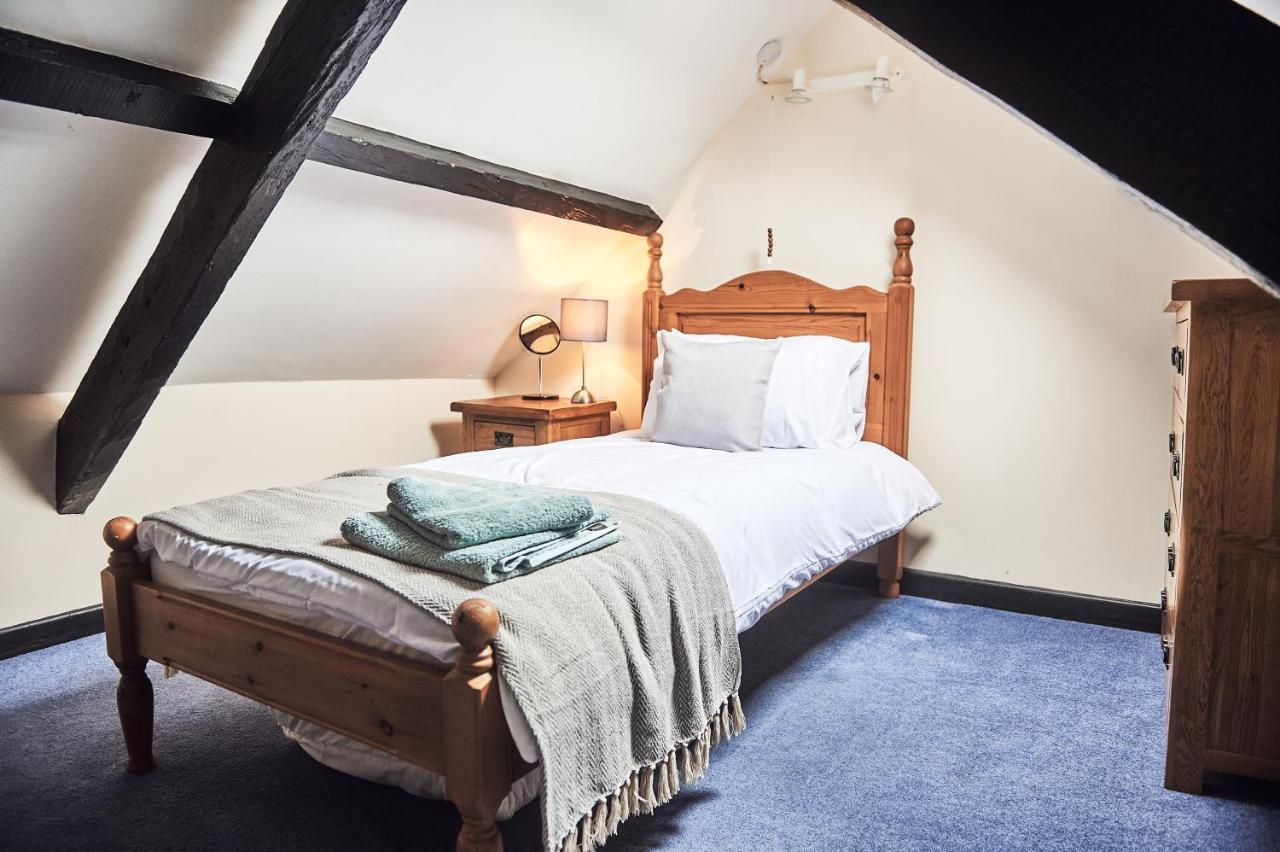 Penuwch Boathouse- Lakeside Rural Cottage Ideal For Families With Indoor Heated Pool Carmarthen Exteriér fotografie
