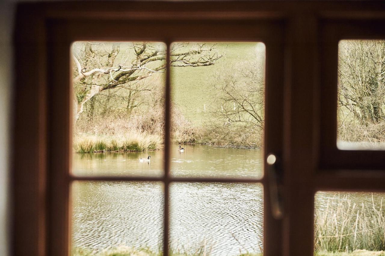 Penuwch Boathouse- Lakeside Rural Cottage Ideal For Families With Indoor Heated Pool Carmarthen Exteriér fotografie