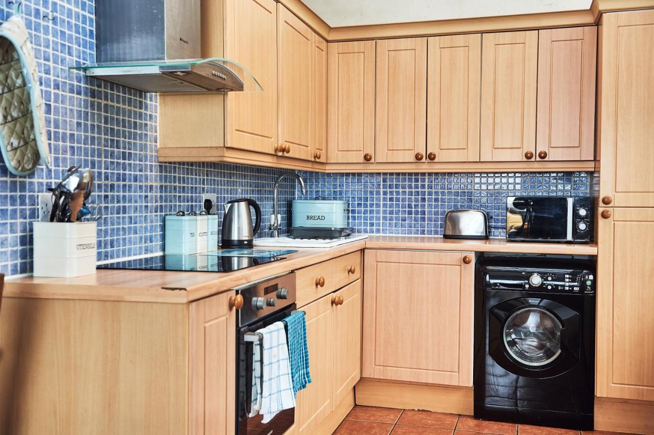 Penuwch Boathouse- Lakeside Rural Cottage Ideal For Families With Indoor Heated Pool Carmarthen Exteriér fotografie
