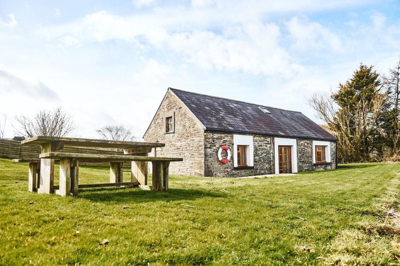 Penuwch Boathouse- Lakeside Rural Cottage Ideal For Families With Indoor Heated Pool Carmarthen Exteriér fotografie